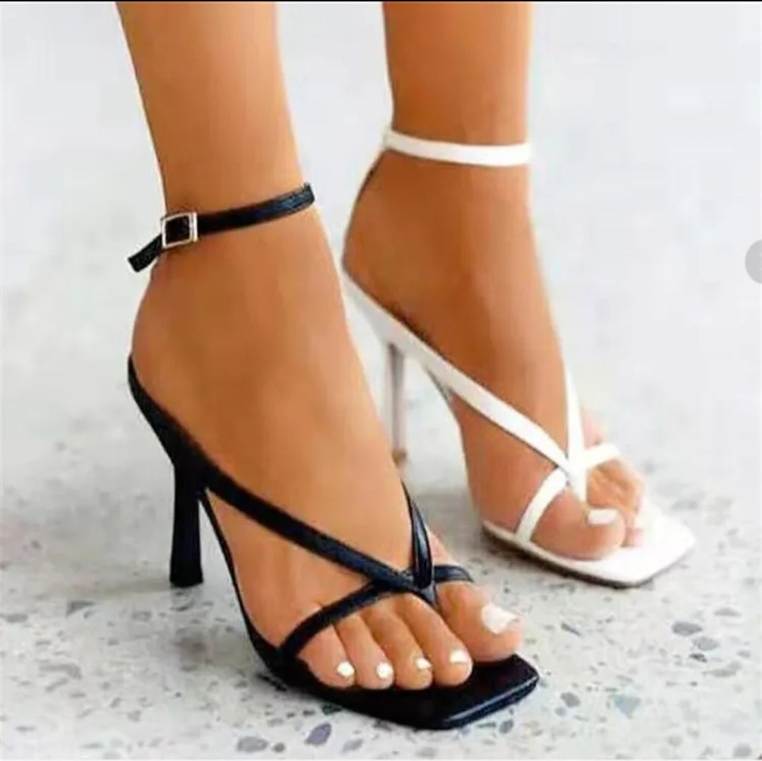Short open toes heel sandal